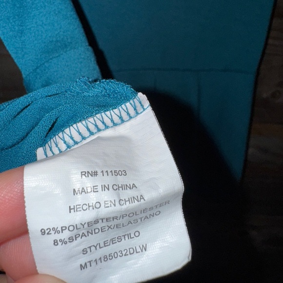 Lily white- women’s small- teal color- v neck - Picture 7 of 7